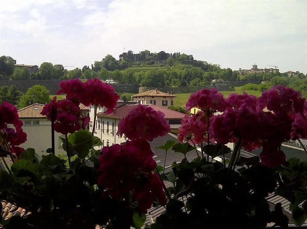 B&B La Casa Rosa Suite Bergamo Bed & Breakfast